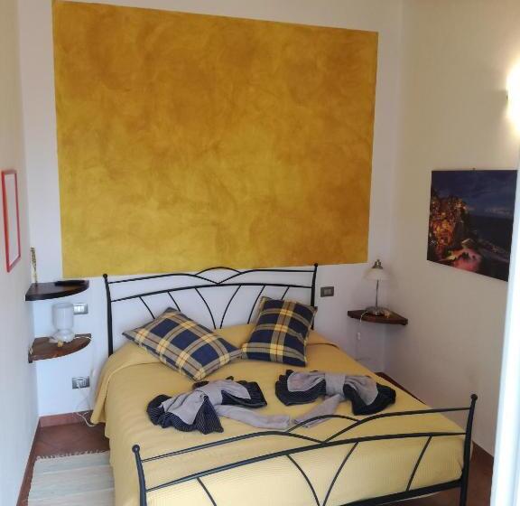 Четырехместный Номер Стандарт с Балконом, Pietra Di Mare