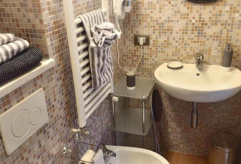 Четырехместный Номер Стандарт с Балконом, Pietra Di Mare