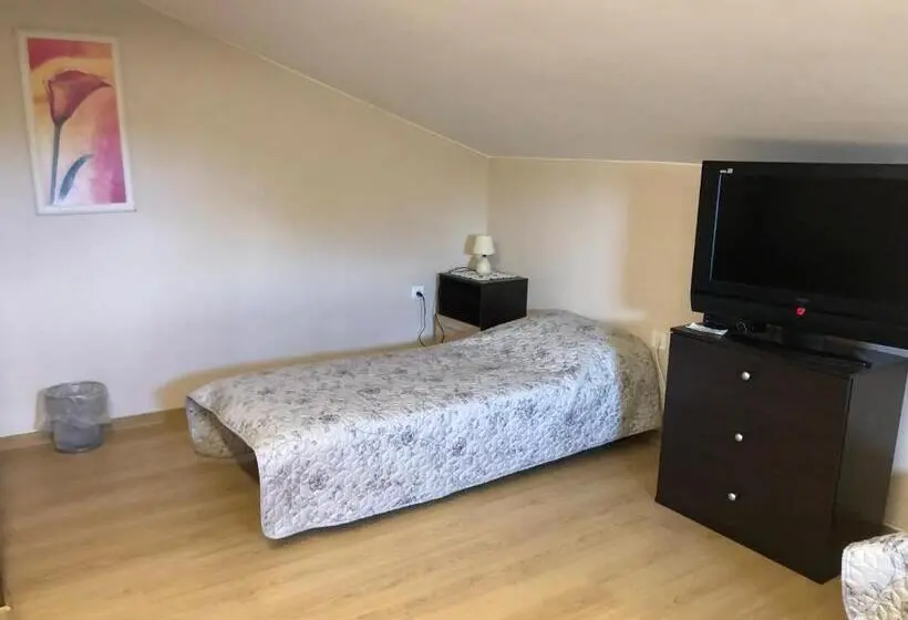 バスルーム共同エコノミー4人部屋, Villa Jerman