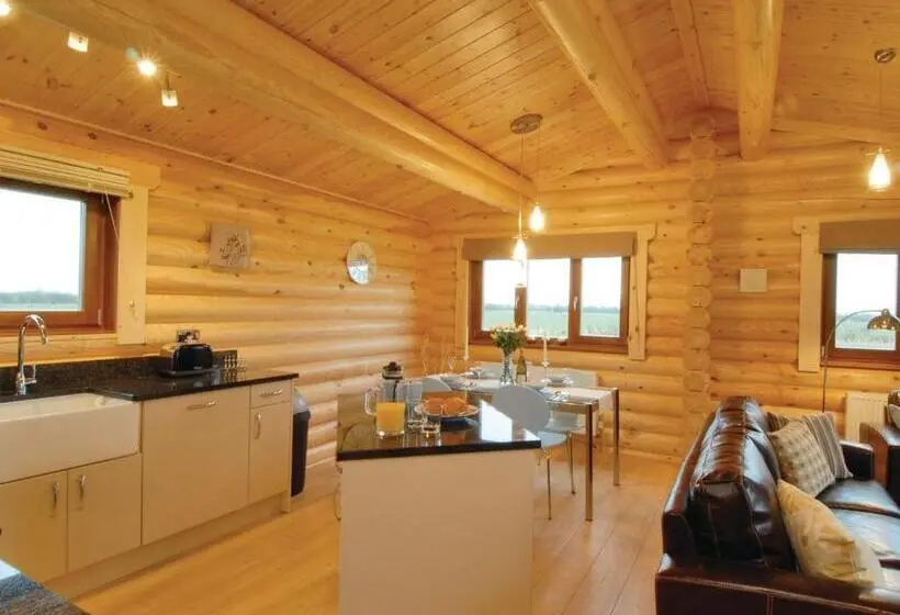 ２ベッドルームハウス, Laxfield Lodges