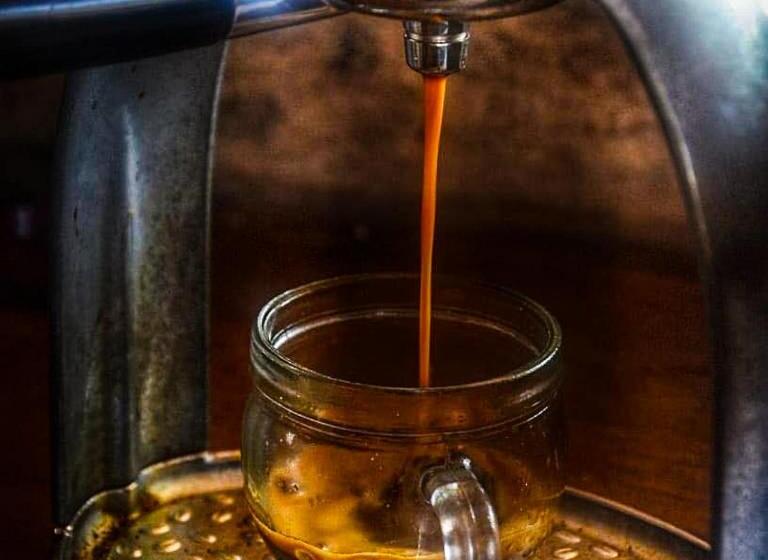 سرير فى غرفة مشتركه, L Isola Che..