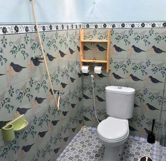 سرير فى غرفة مشتركه, L Isola Che..