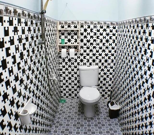 سرير فى غرفة مشتركه, L Isola Che..