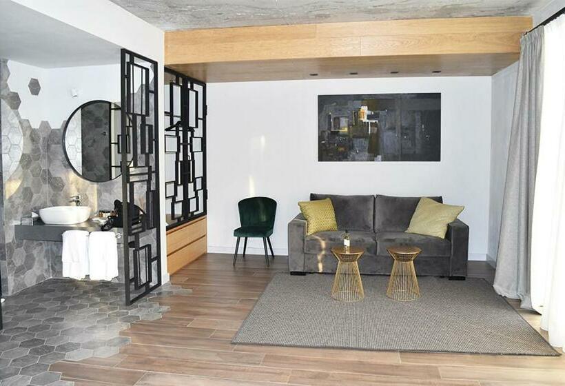 ジュニアスイート, Chateau Copsa Complex