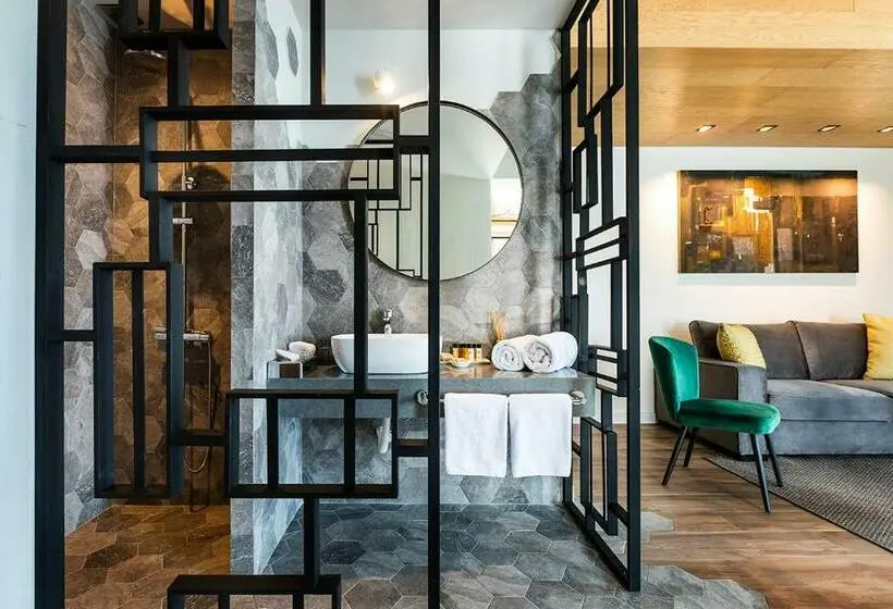 Suite Junior, Chateau Copsa Complex