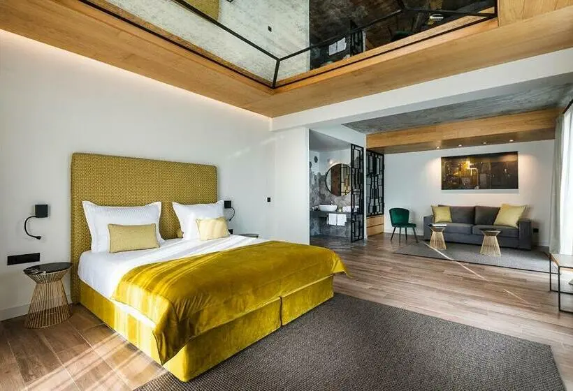 Suite Junior, Chateau Copsa Complex
