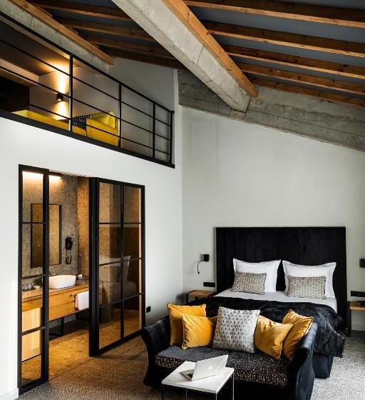 Suit Deluxe, Chateau Copsa Complex