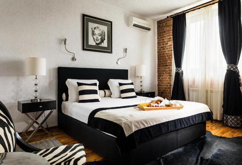 スタンダードルーム, Chateau Copsa Complex