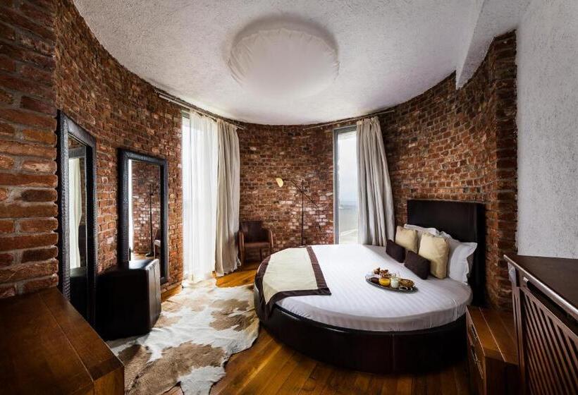 ジュニアスイート, Chateau Copsa Complex