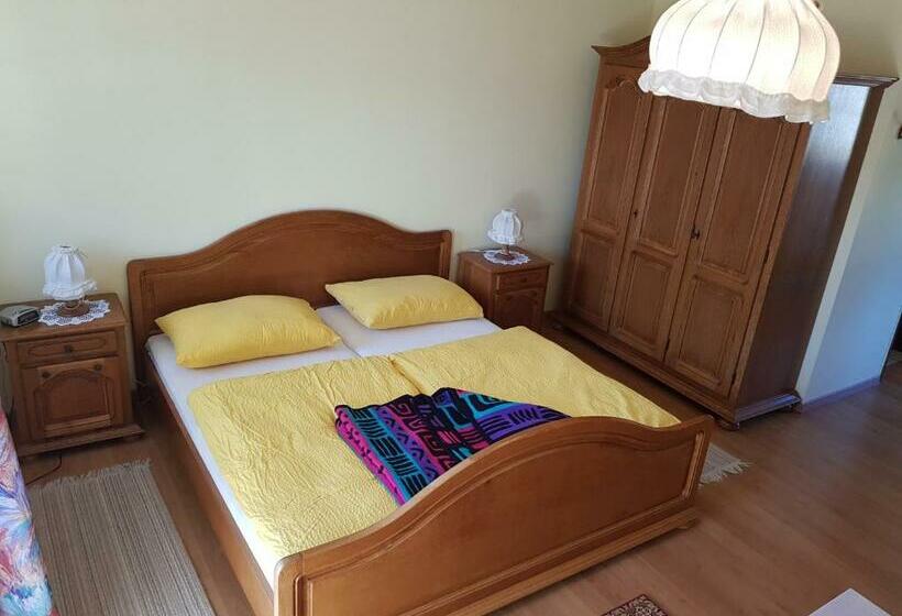 스탠다드 테라스 룸, Mittendrin