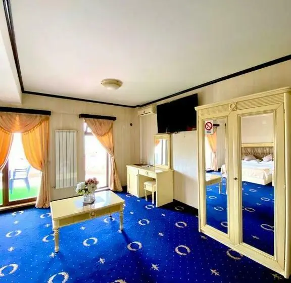 سوئیت با وان آب گرم, Premier Class