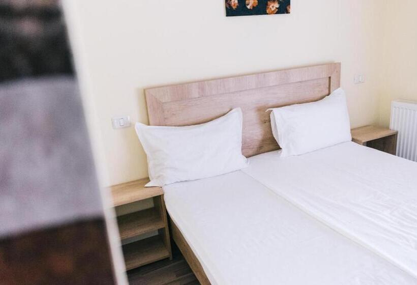 Номер Deluxe, La Tusi Lovrin