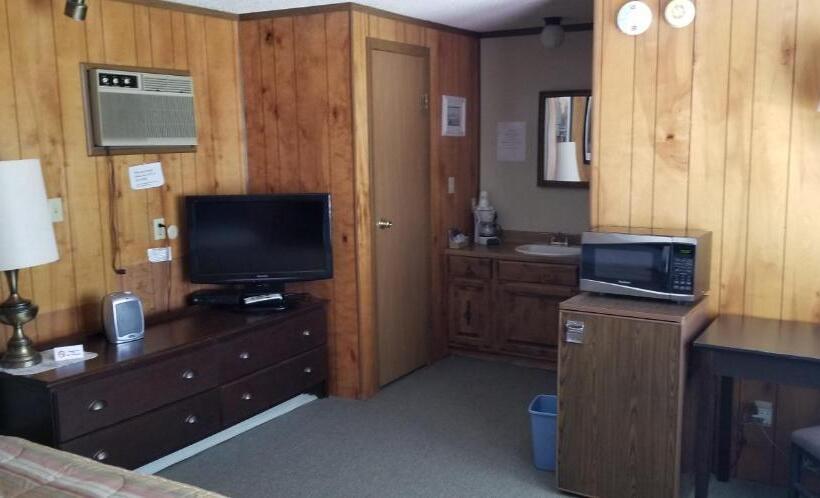 غرفة قياسية سرير كينج, The Whispering Elms Motel