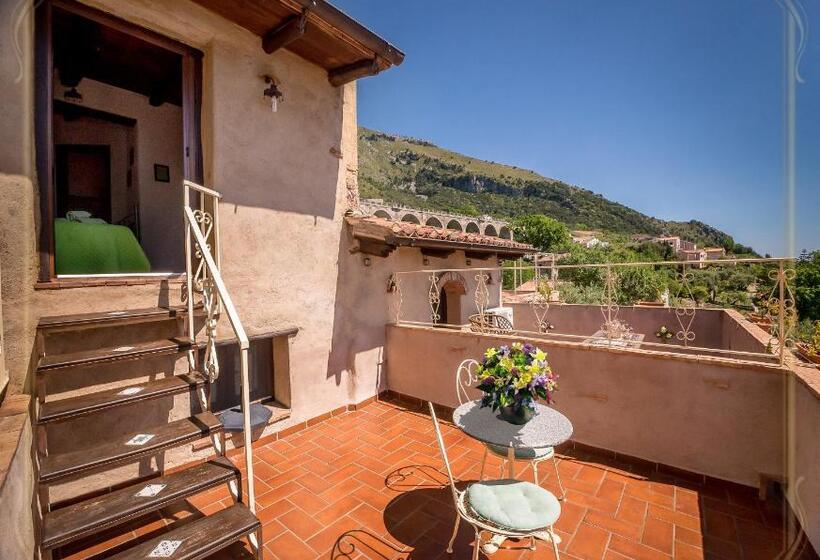 غرفة قياسية مطلّة علي البحر, B&b La Torretta