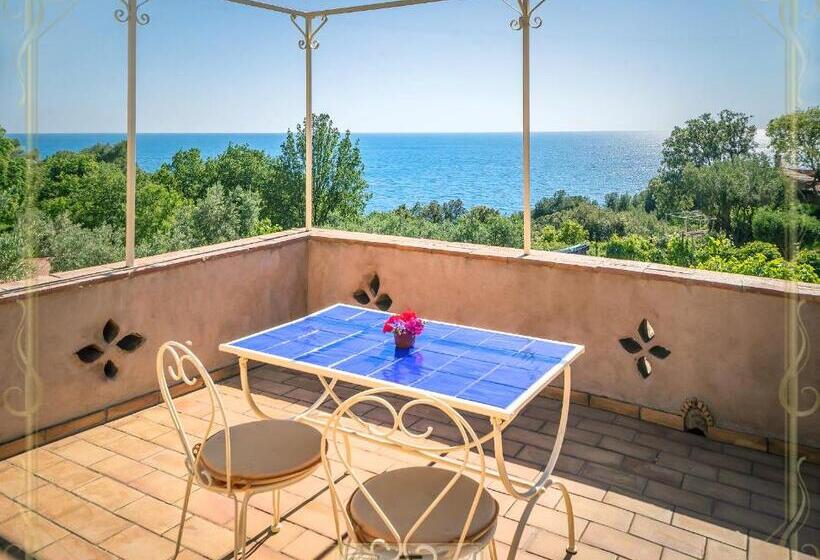 غرفة قياسية مطلّة علي البحر, B&b La Torretta