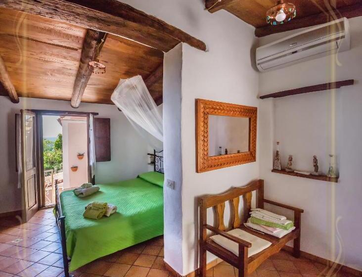 غرفة قياسية مطلّة علي البحر, B&b La Torretta