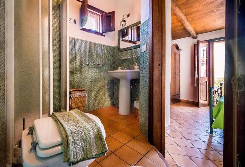 غرفة قياسية مطلّة علي البحر, B&b La Torretta