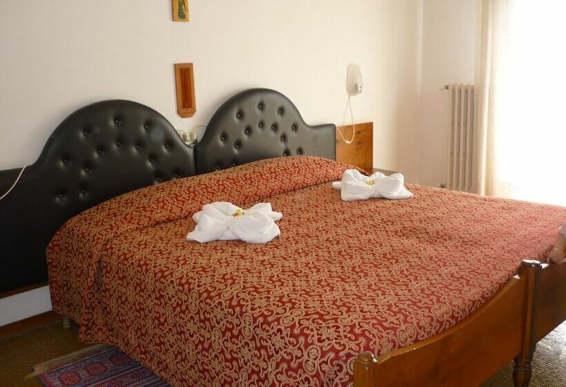 חדר משפחתי, Farnese