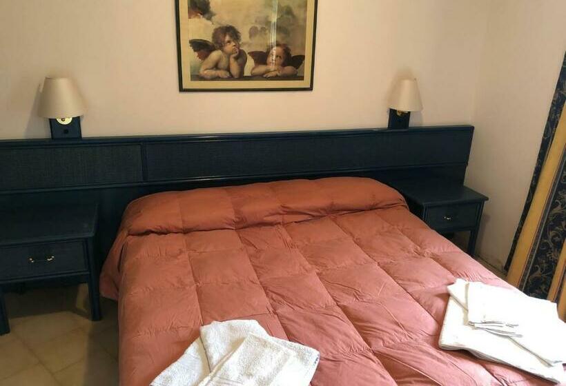 Номер Стандарт Индивидуальный с Балконом, Petit Paradis