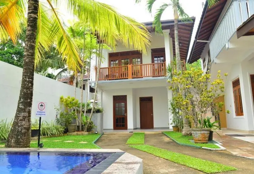 Deluxe Kolmen Hengen Huone, Surf Villa