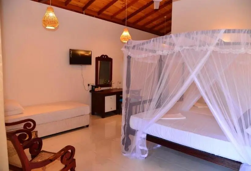 Deluxe Kolmen Hengen Huone, Surf Villa