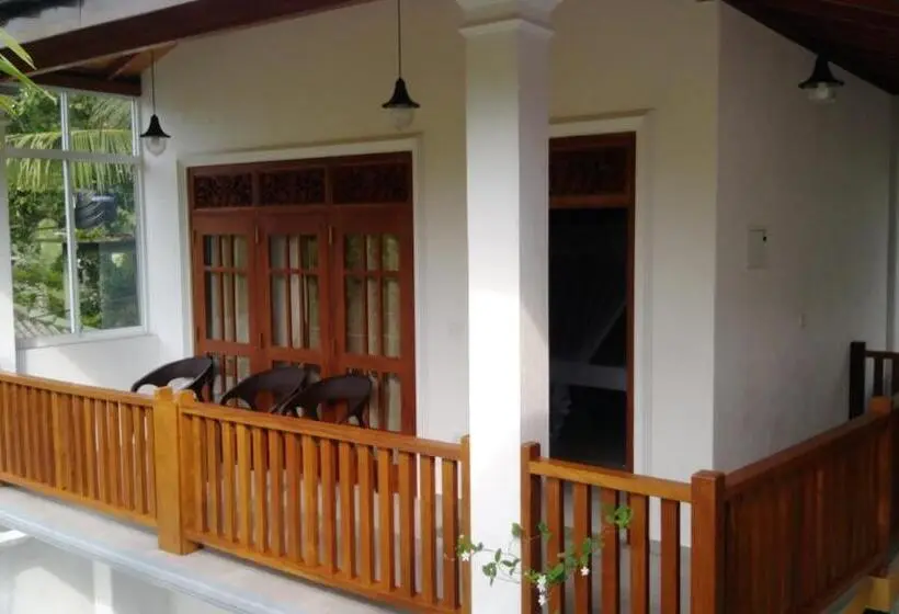 Deluxe Kolmen Hengen Huone, Surf Villa