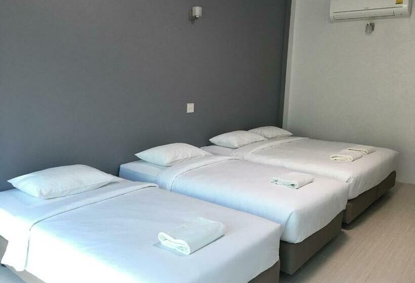 Quarto Quádruplo Estandar, Ban Krut Resort