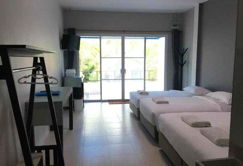 Quarto Quádruplo Estandar, Ban Krut Resort