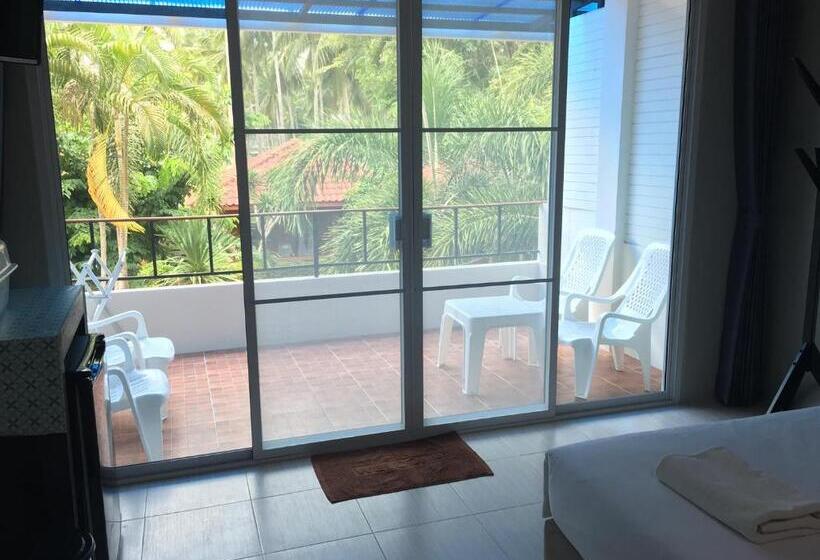 Quarto Quádruplo Estandar, Ban Krut Resort