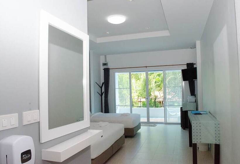 Quarto Triplo Estandar, Ban Krut Resort