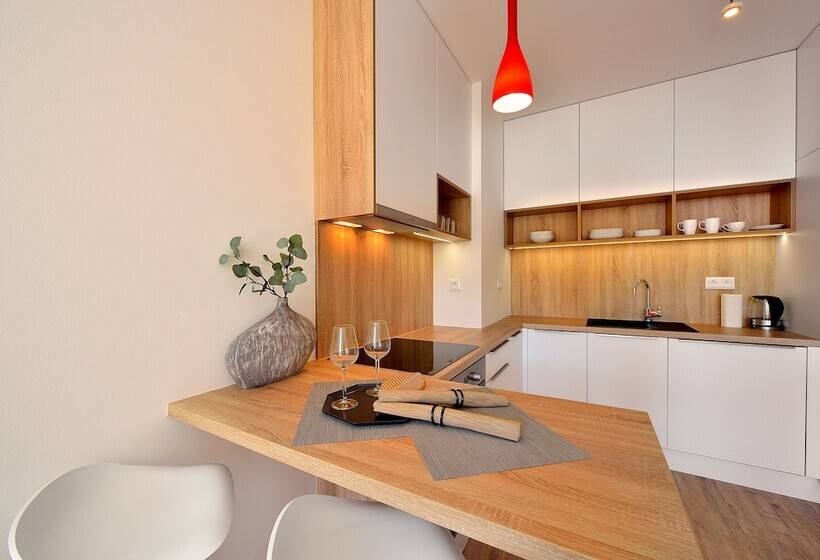 آپارتمان لوکس 1 خوابه, Apollis Business & Budget By Ambiente