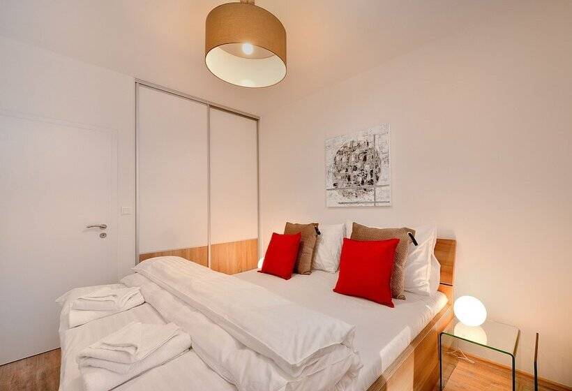 آپارتمان لوکس 1 خوابه, Apollis Business & Budget By Ambiente