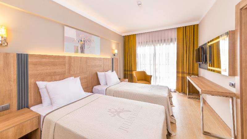 スタンダードルーム, Ada Julian Marmaris