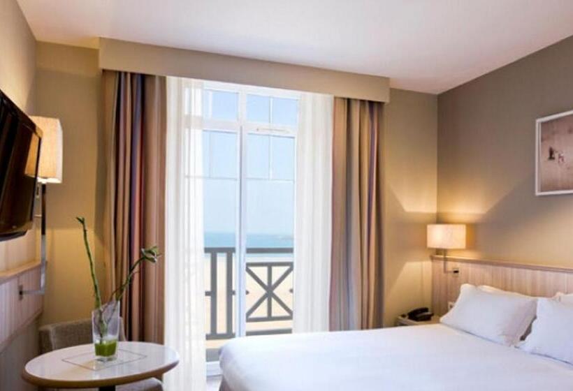 חדר משפחתי, Antinea