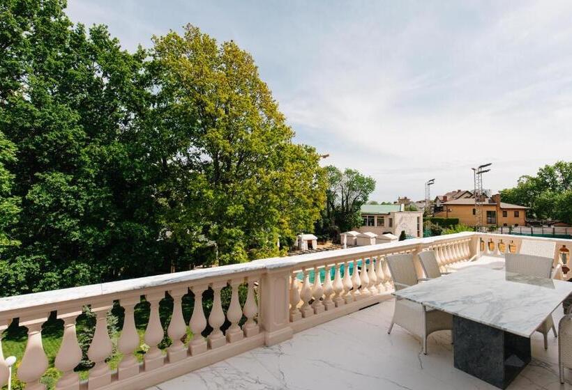 سوییت, Arcadia Plaza