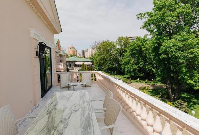 سوییت, Arcadia Plaza