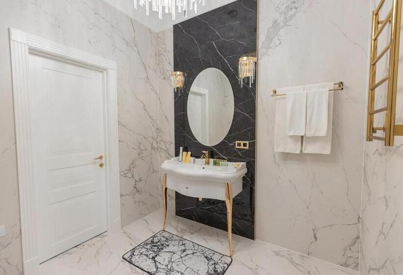 سوییت, Arcadia Plaza