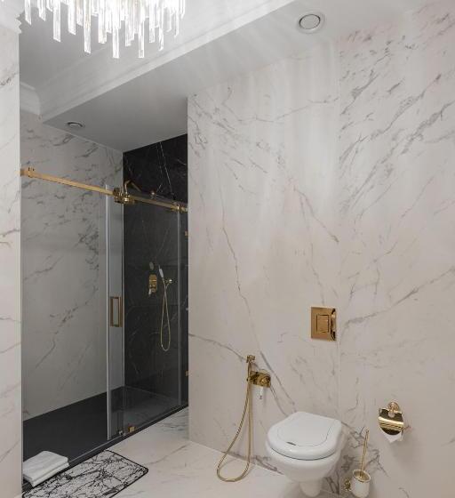 سوییت, Arcadia Plaza