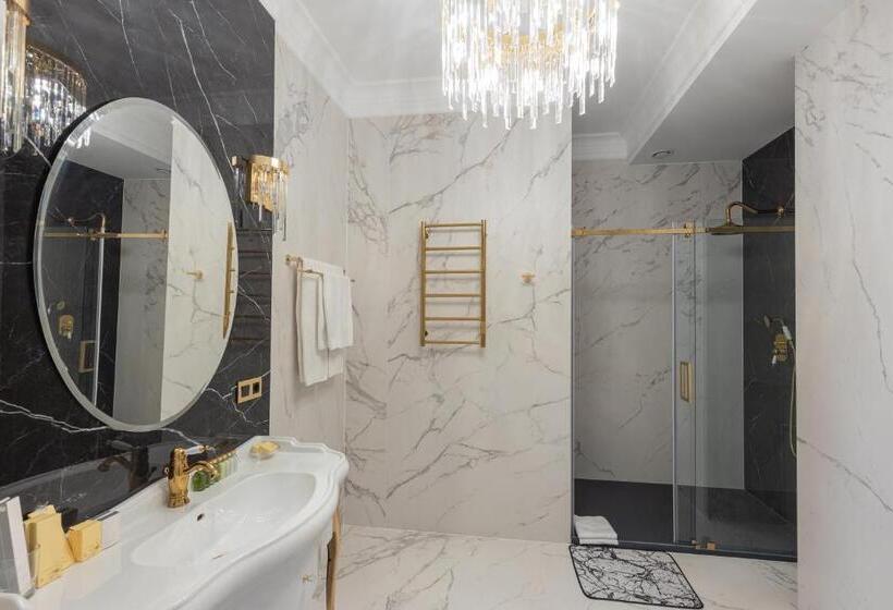 سوییت, Arcadia Plaza