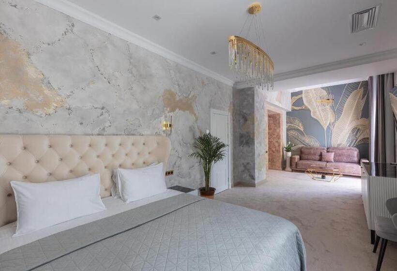 سوییت, Arcadia Plaza