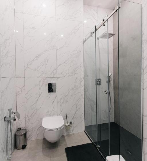 سوییت جونیور, Arcadia Plaza