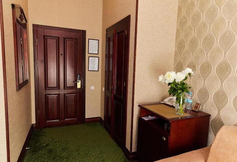 سوییت جونیور, Arcadia Plaza