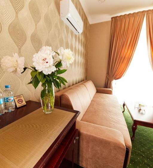 سوییت جونیور, Arcadia Plaza