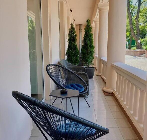 سوییت, Arcadia Plaza