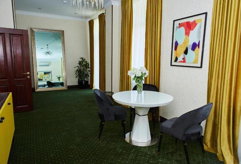 سوییت, Arcadia Plaza