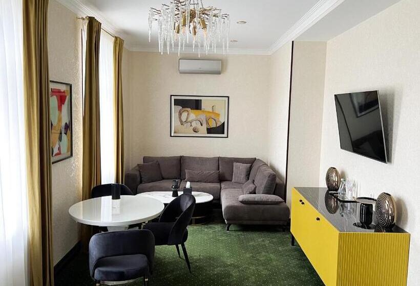 سوییت, Arcadia Plaza