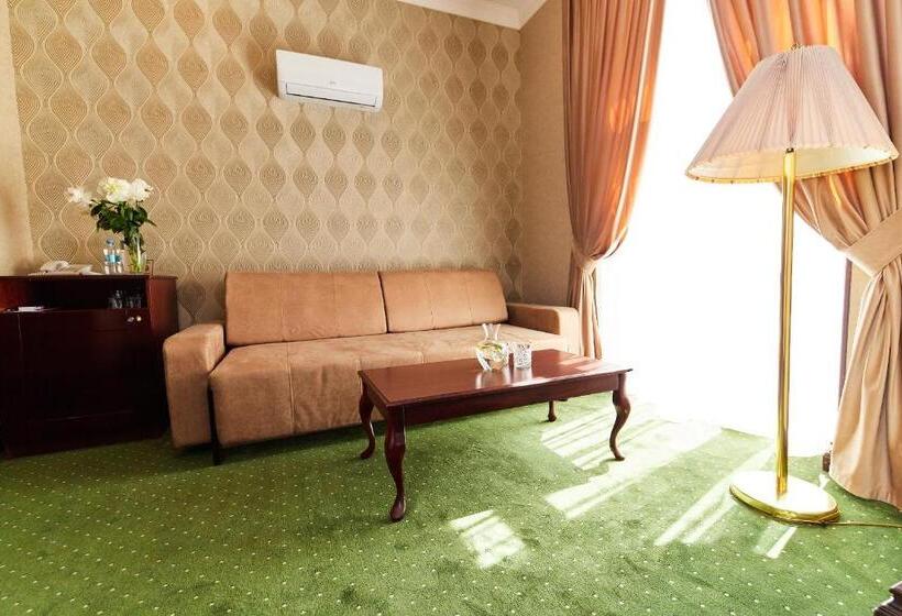 سوییت جونیور, Arcadia Plaza