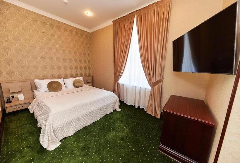 سوییت جونیور, Arcadia Plaza