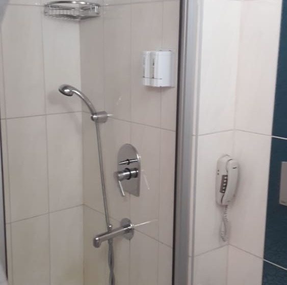 Quarto Triplo Standart, Cender