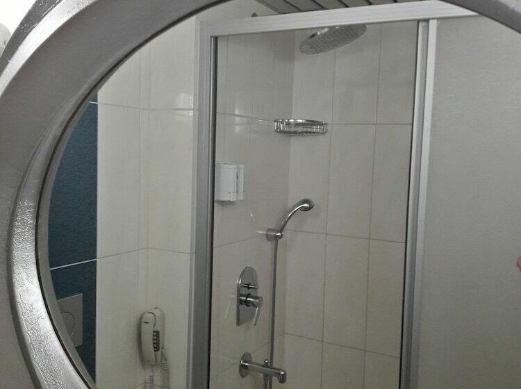 Quarto Triplo Standart, Cender